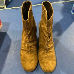 Aerosoles taupe suede booties